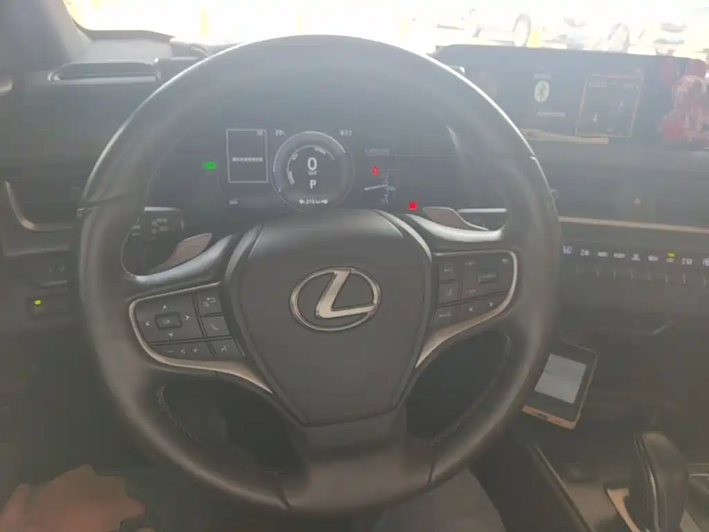 Lexus UX New Energy — миниатюра 11