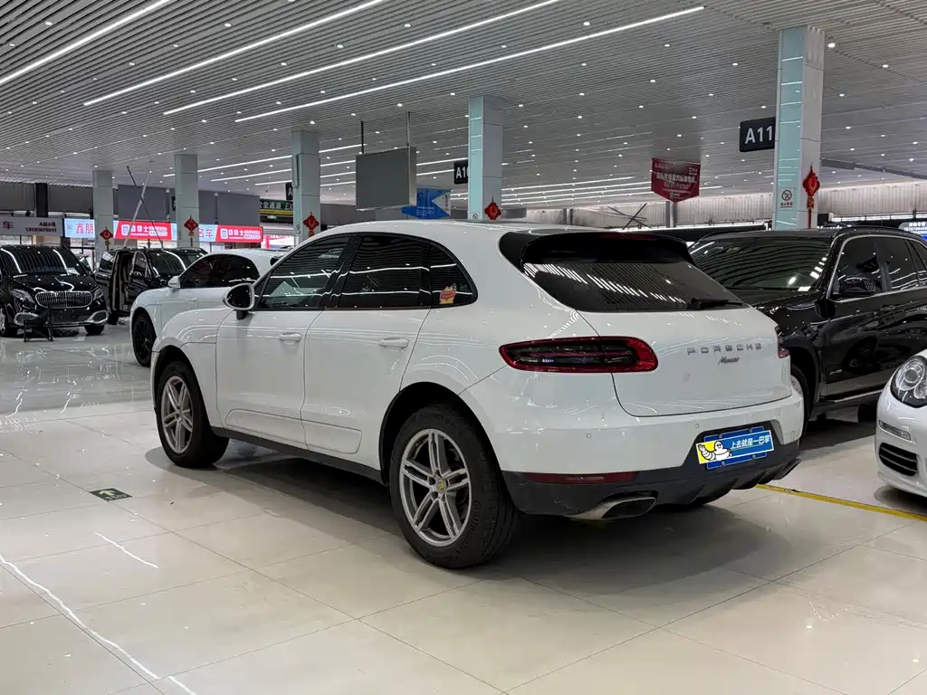 Porsche Macan — миниатюра 3
