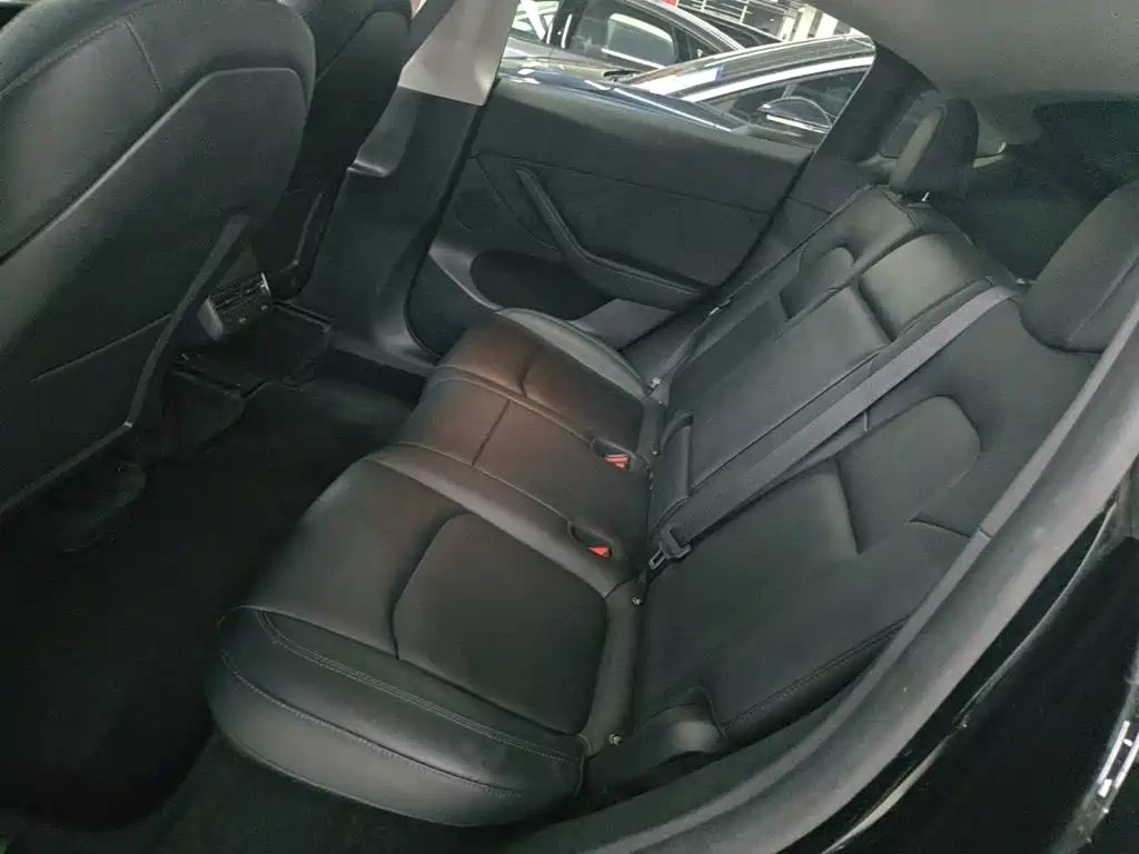 Tesla Model Y — миниатюра 17