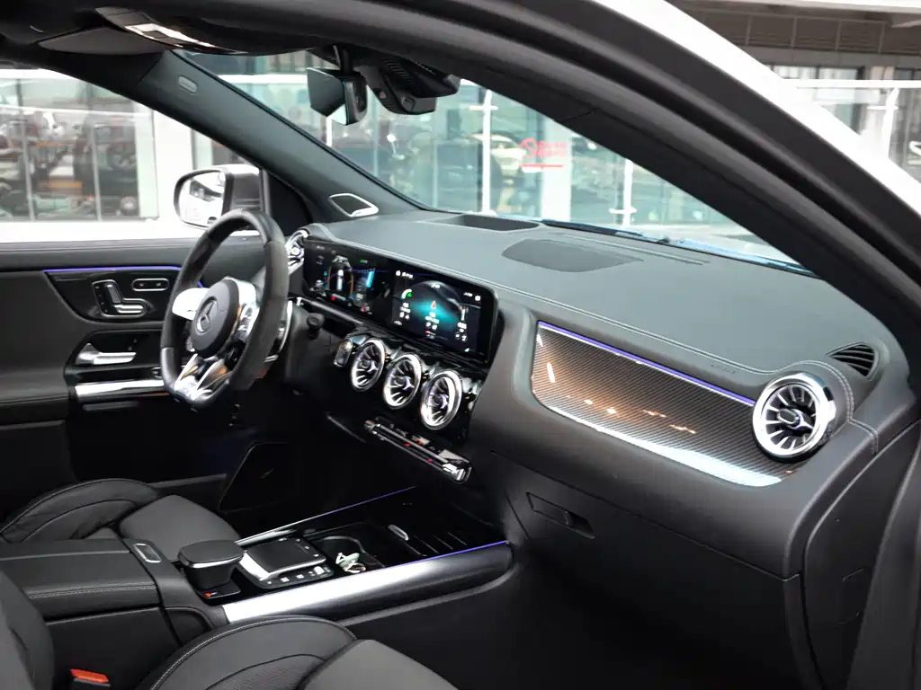 MERCEDES-BENZ GLA AMG