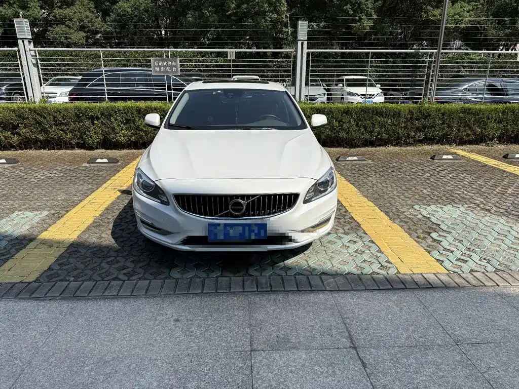 Volvo S60 — миниатюра 3