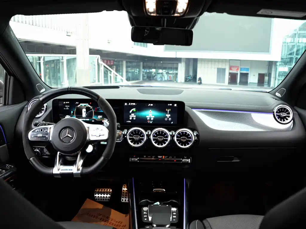 MERCEDES-BENZ GLA AMG