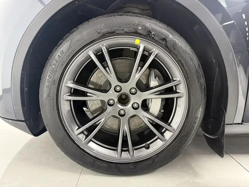 Tesla Model Y — миниатюра 13