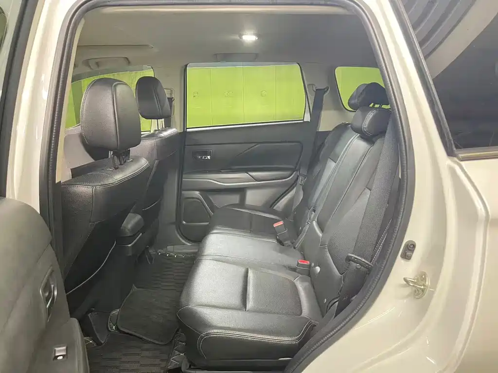 Mitsubishi Outlander (Import) — миниатюра 5
