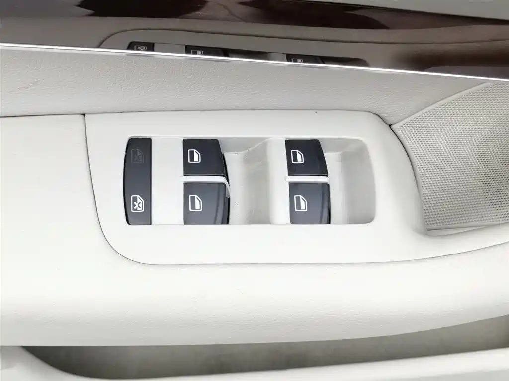 Audi A6L 2011 2.0 TFSI AT