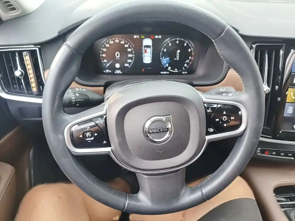 Volvo S90 — миниатюра 11
