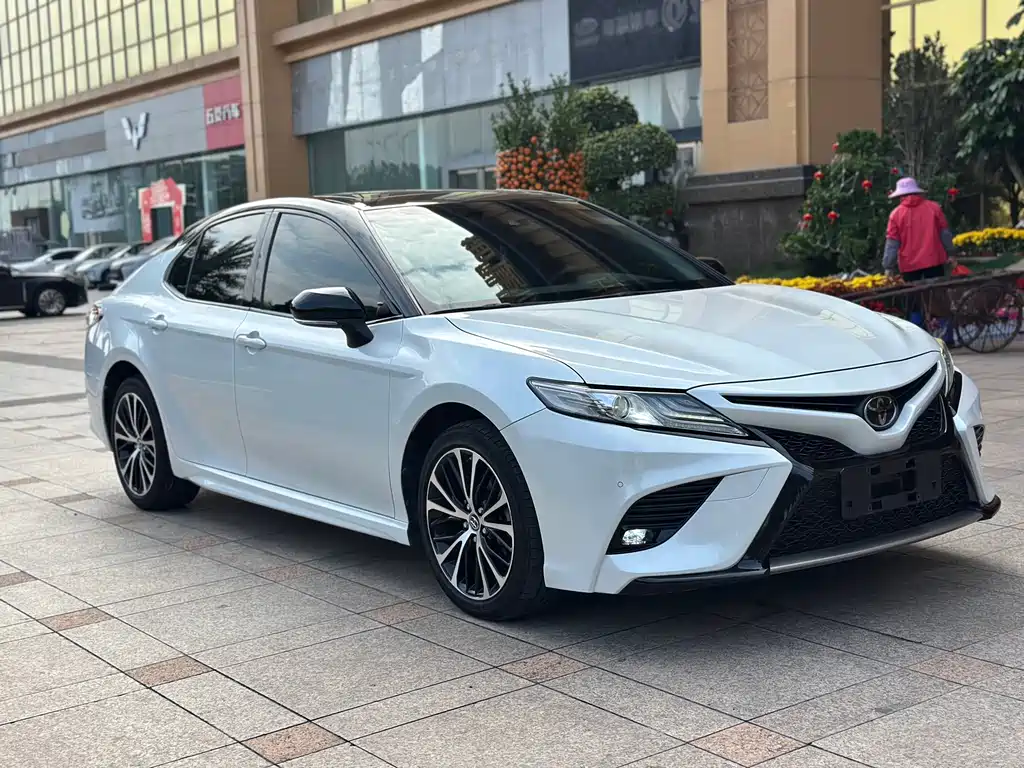 TOYOTA CAMRY