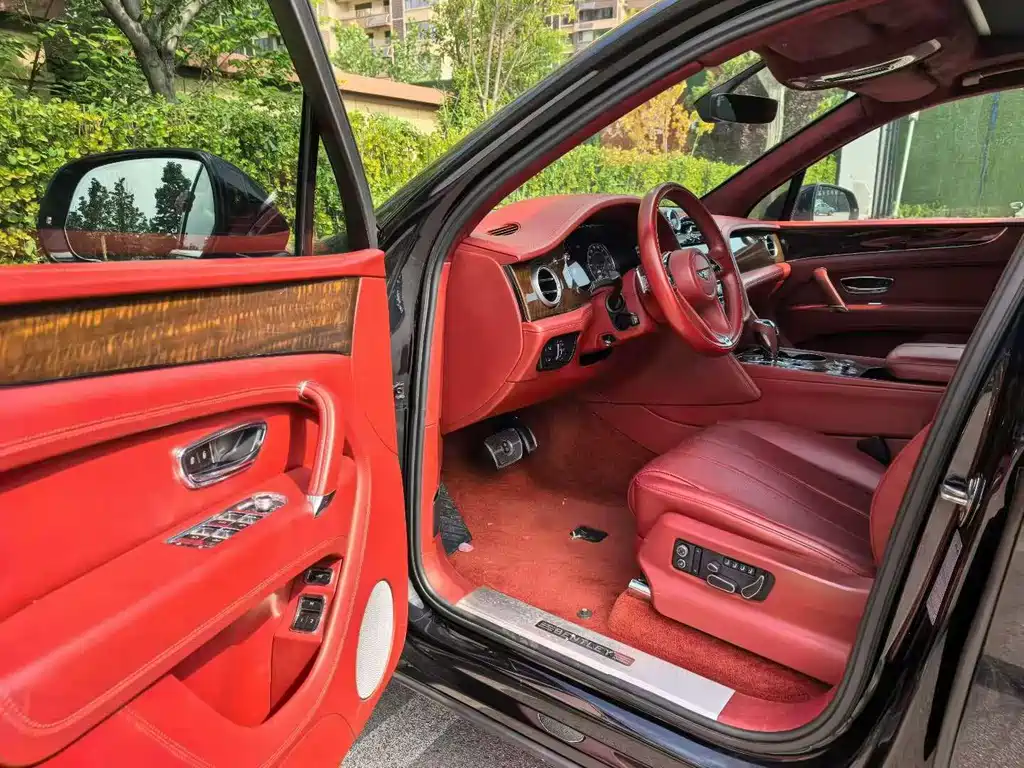 Bentley Bentayga — миниатюра 7