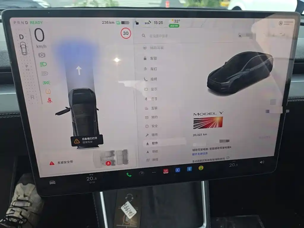 Tesla Model Y — миниатюра 12