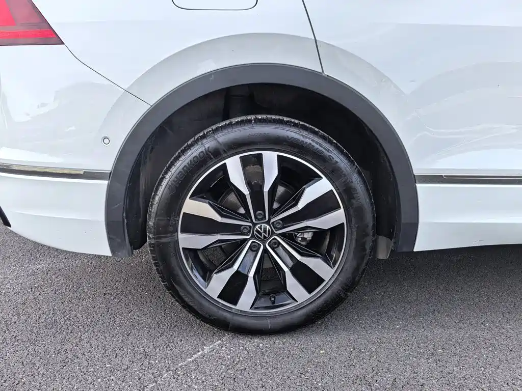 Volkswagen Tiguan L — миниатюра 14