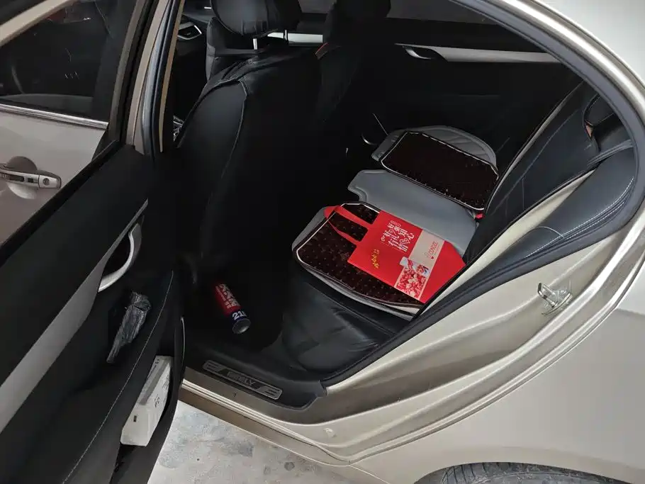 Geely Emgrand — миниатюра 11