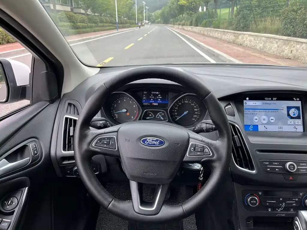 Ford Focus 2017 EcoBoost 180 AT Elite