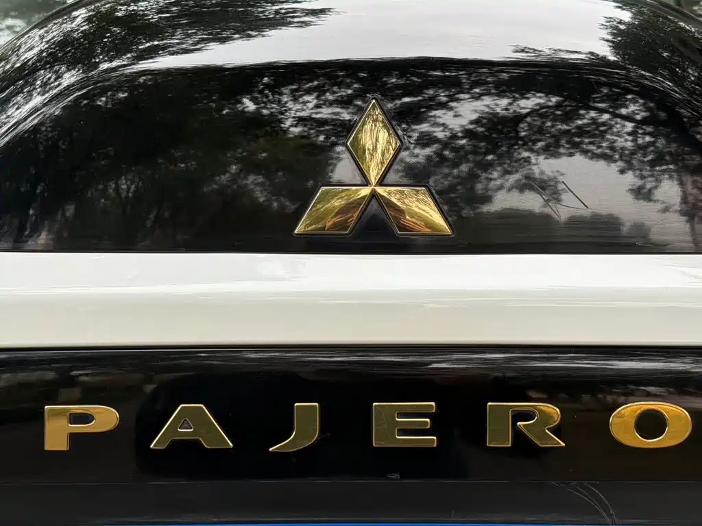 MITSUBISHI PAJERO
