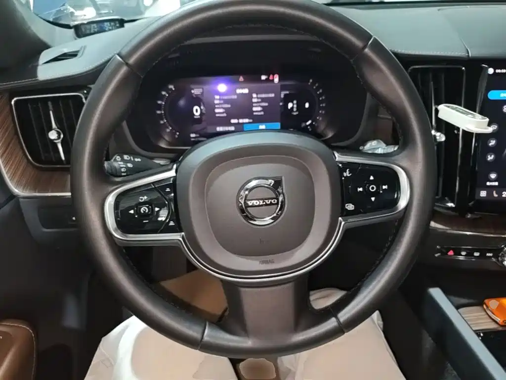 Volvo XC60 — миниатюра 11