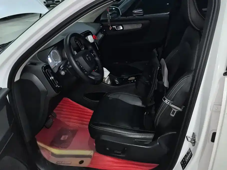 Volvo XC40 — миниатюра 9