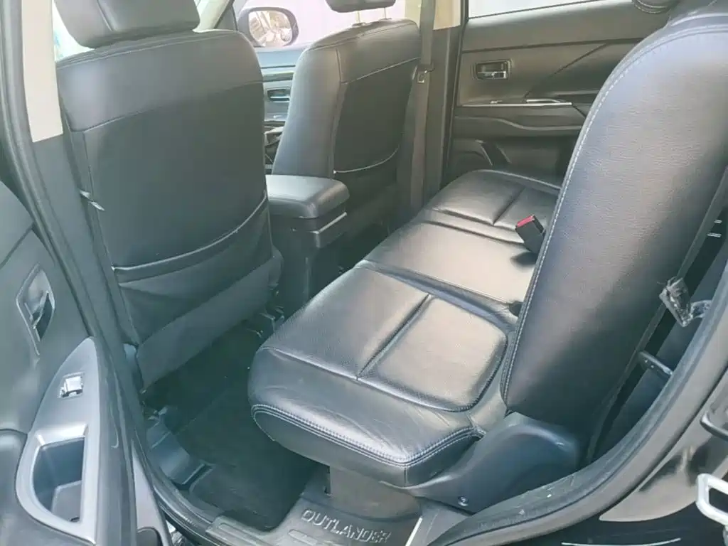 Mitsubishi Outlander (Import) — миниатюра 17
