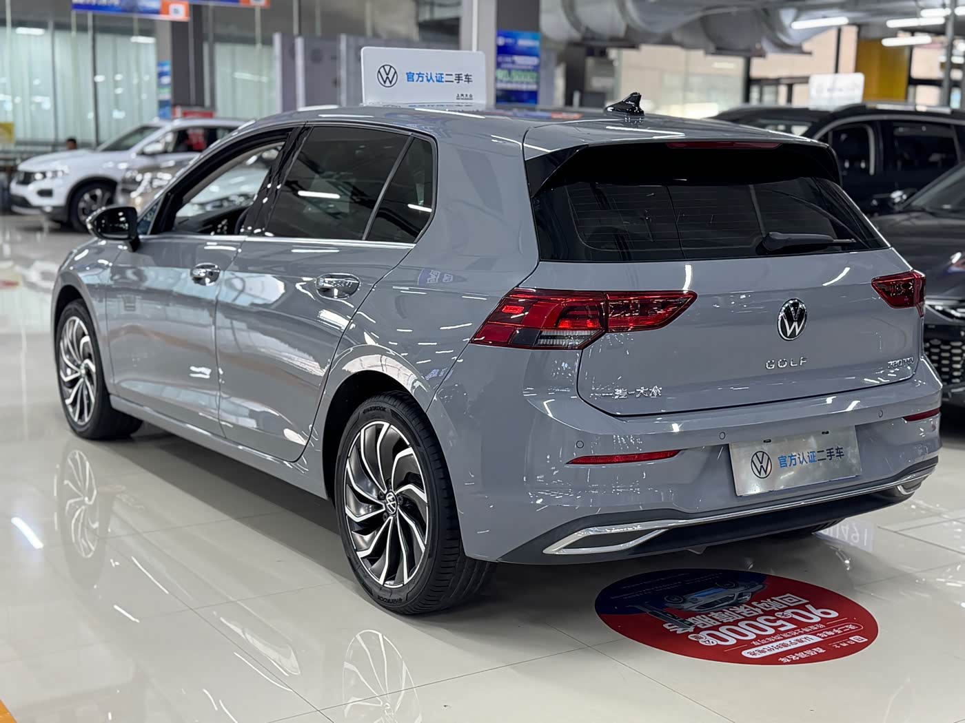 Volkswagen Golf 1.4 л 2022 г. Серебристо-серый, пробег 15000 км