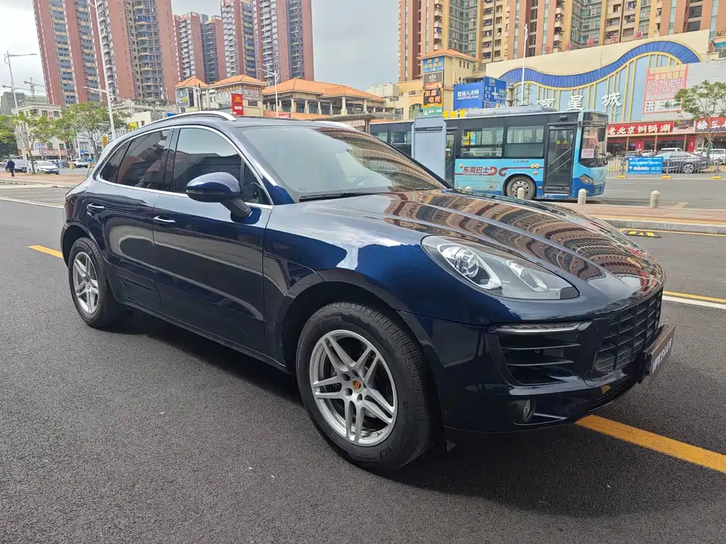 Porsche Macan — миниатюра 3