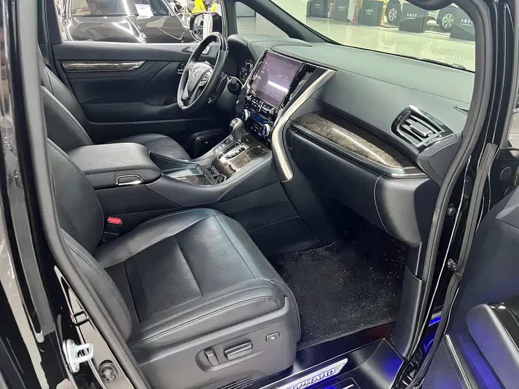 Toyota Alphard — фотографии объявления, Фото 19