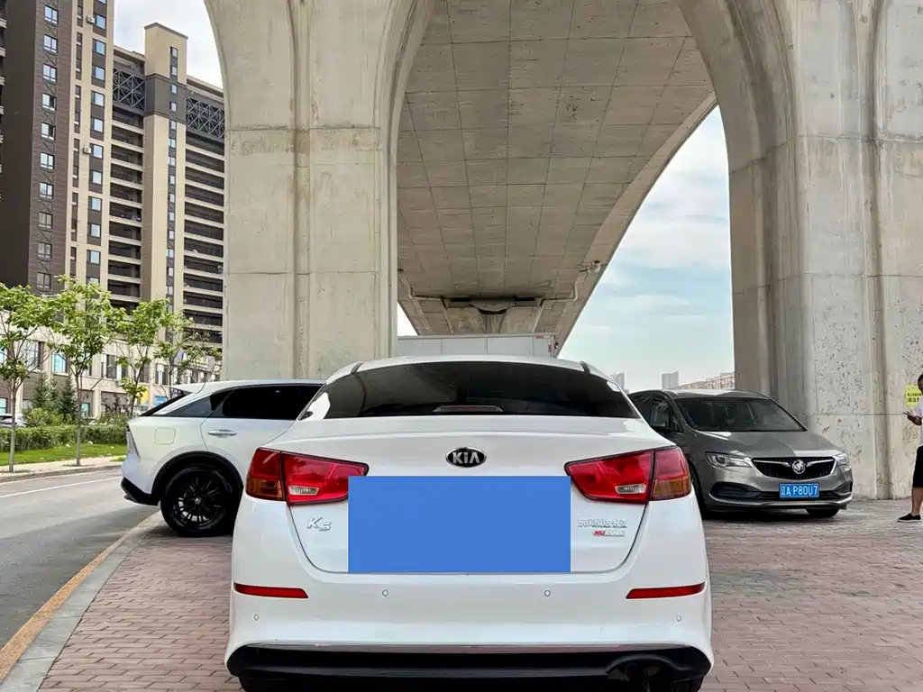 KIA K5