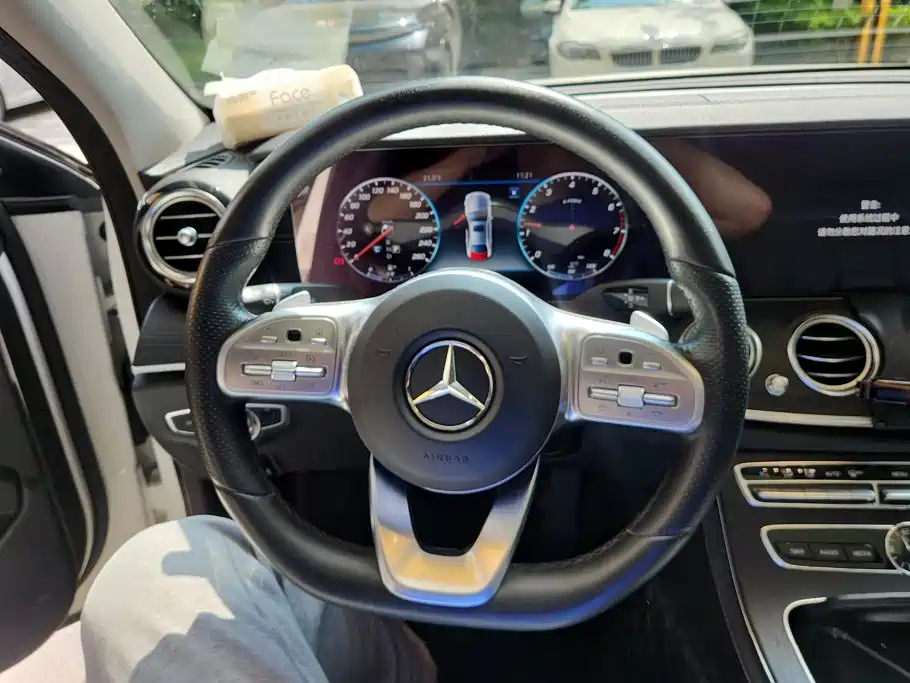 Mercedes-Benz E-Class — миниатюра 15