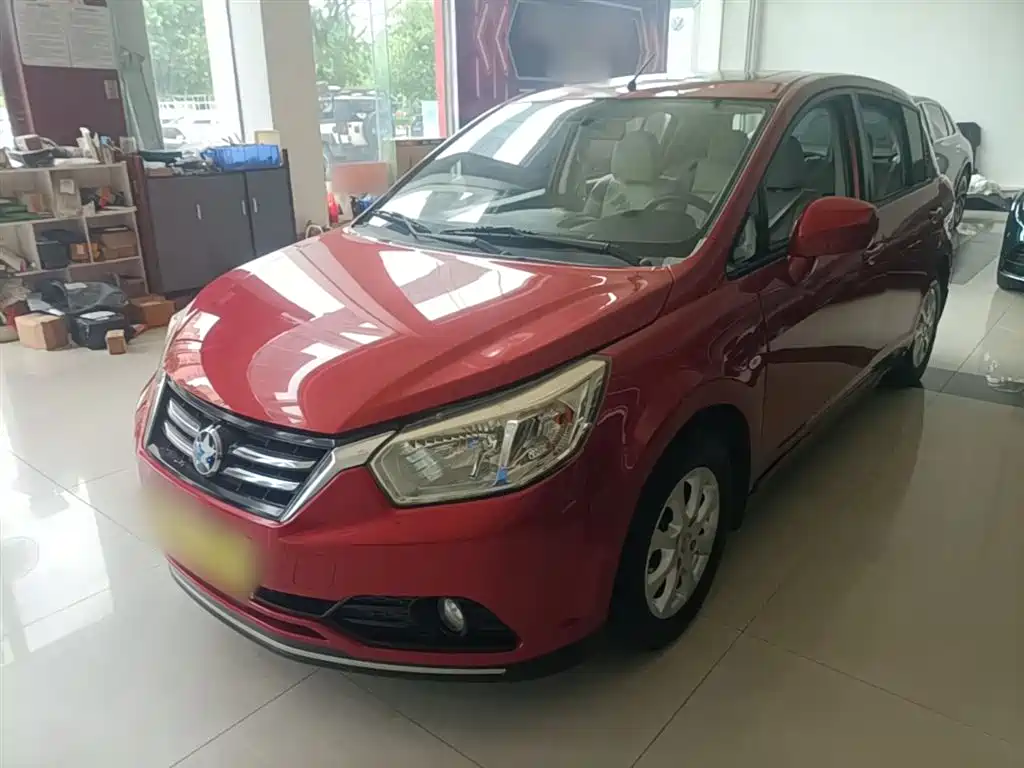 Venucia R50 2015