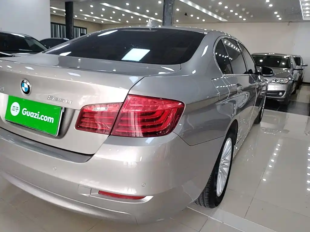 BMW 5 Series — миниатюра 8