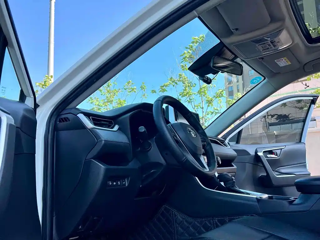 TOYOTA RAV4 RONGFANG