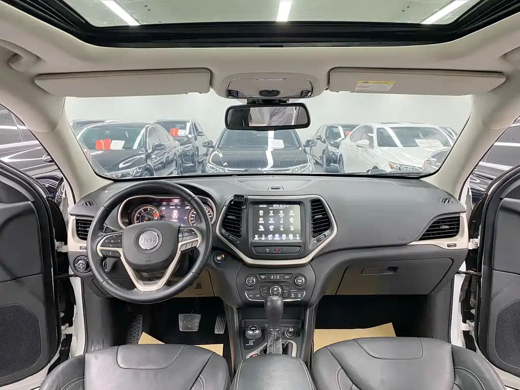 Jeep Cherokee — миниатюра 9