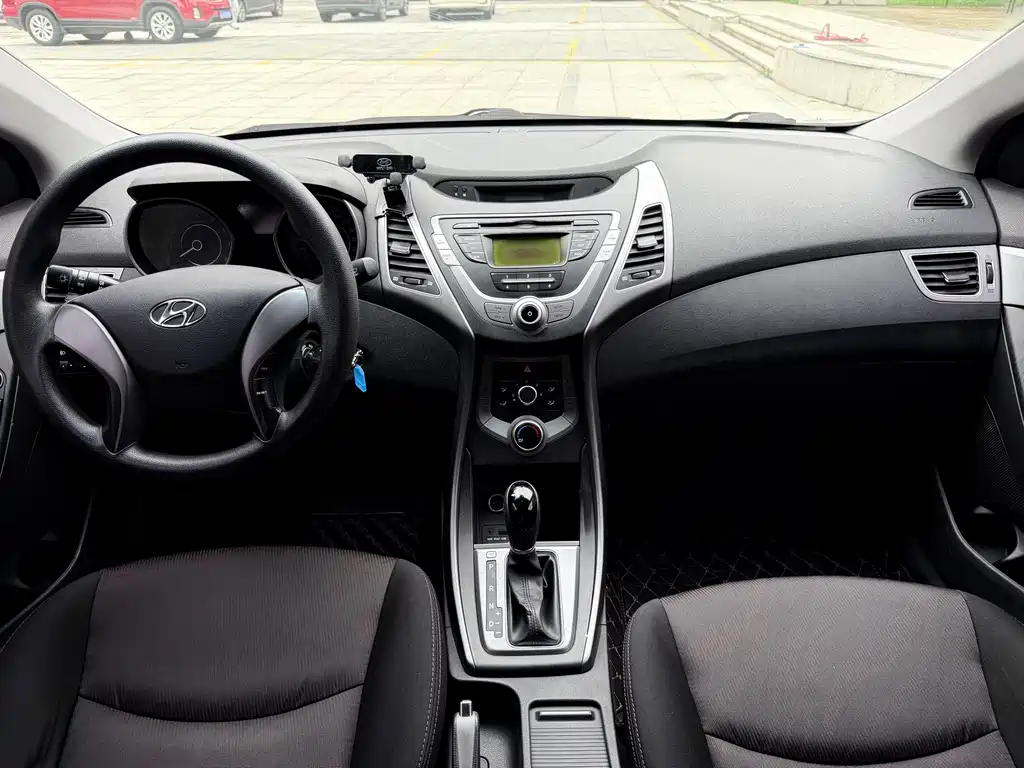 Hyundai Elantra Langdong — миниатюра 7