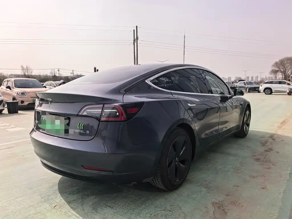 TESLA MODEL 3