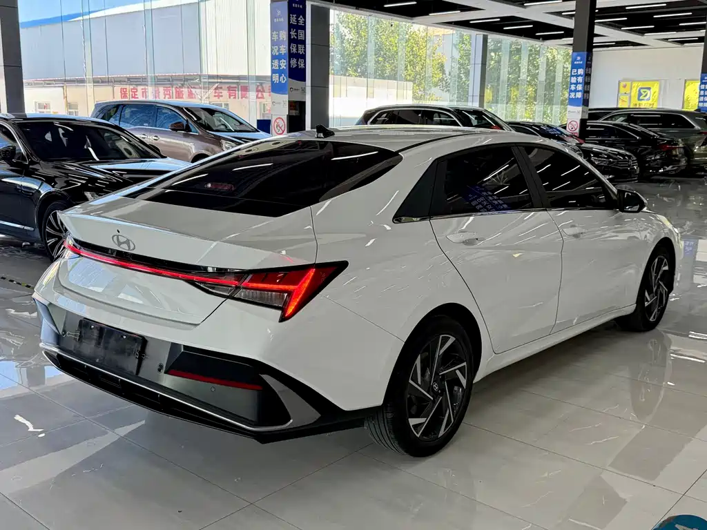 Hyundai Elantra — миниатюра 11