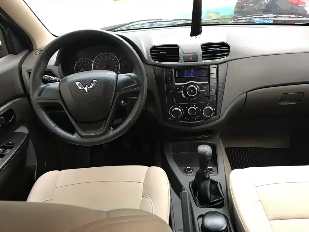 Wuling Hongguang — миниатюра 8
