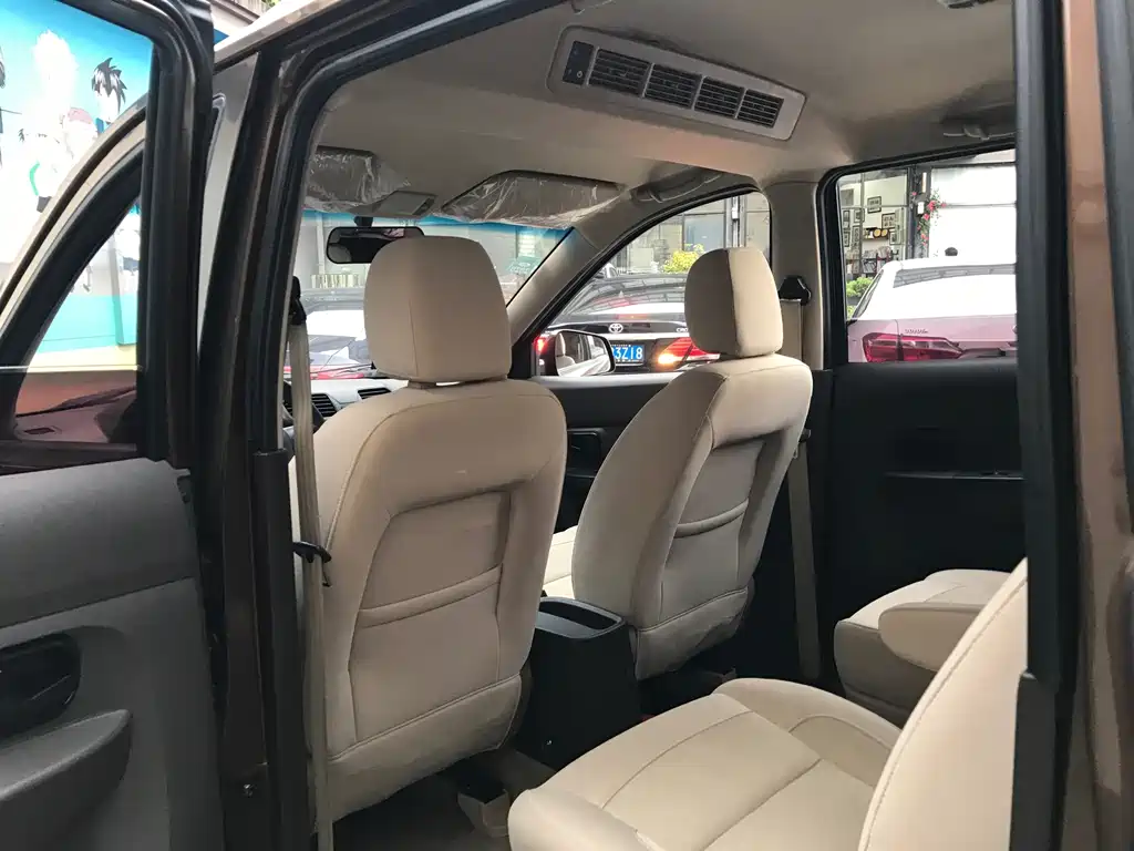 Wuling Hongguang — миниатюра 13