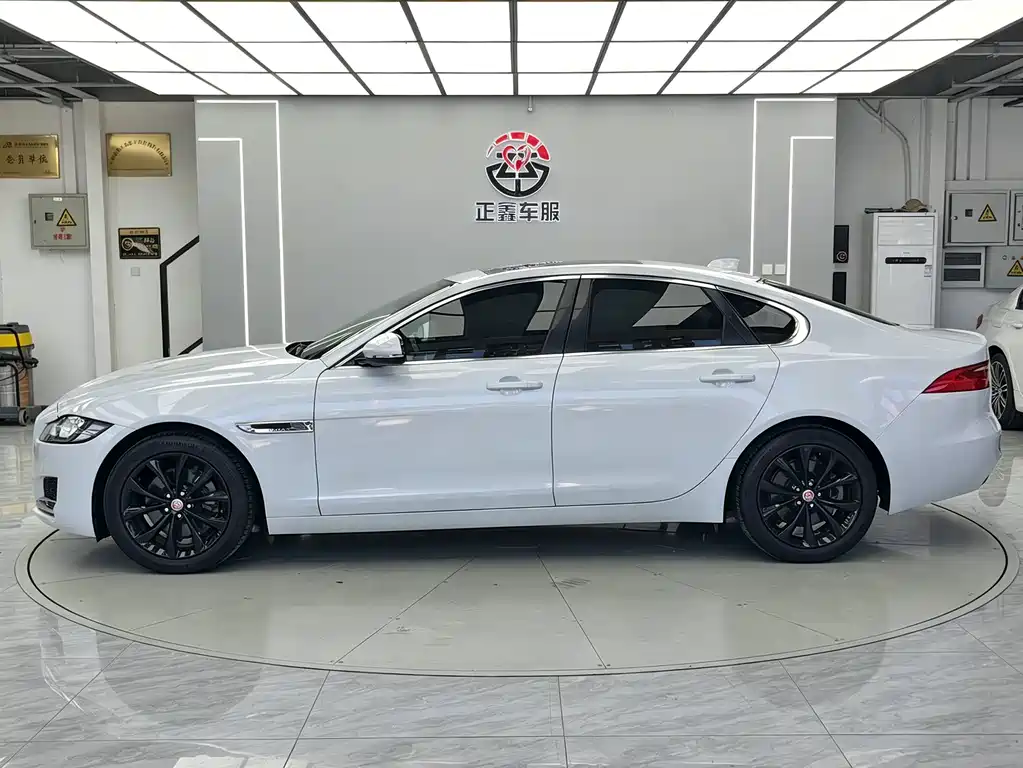 Jaguar XF — миниатюра 4