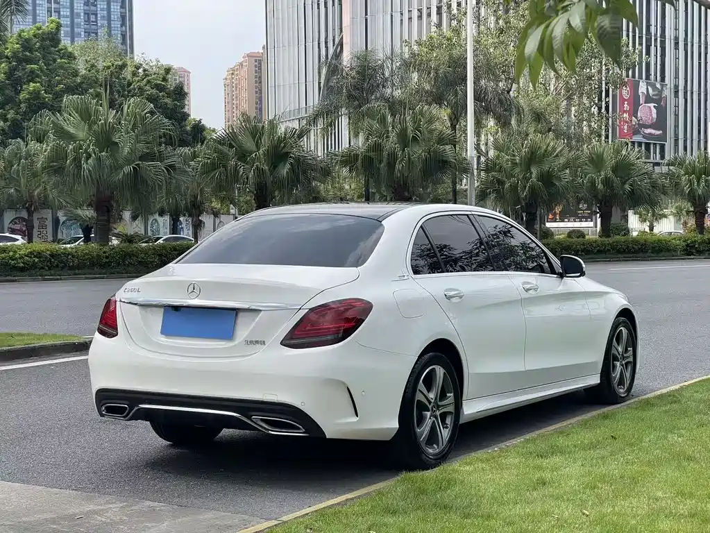 Mercedes-Benz C-Class — миниатюра 6