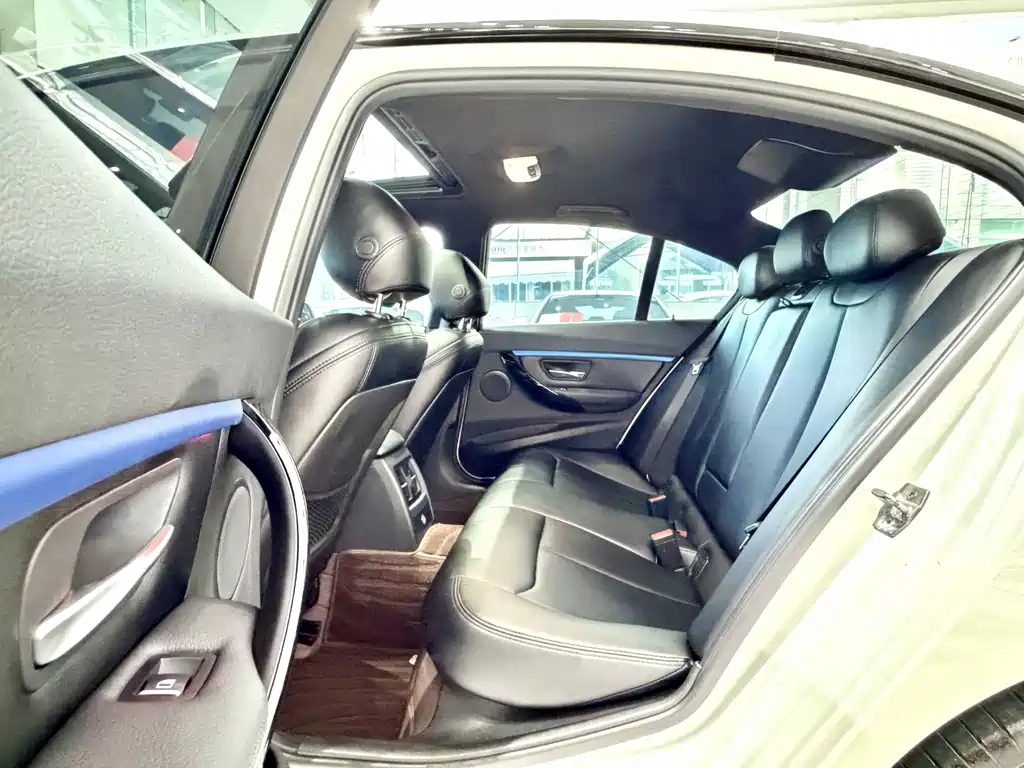 BMW 3 Series — миниатюра 11