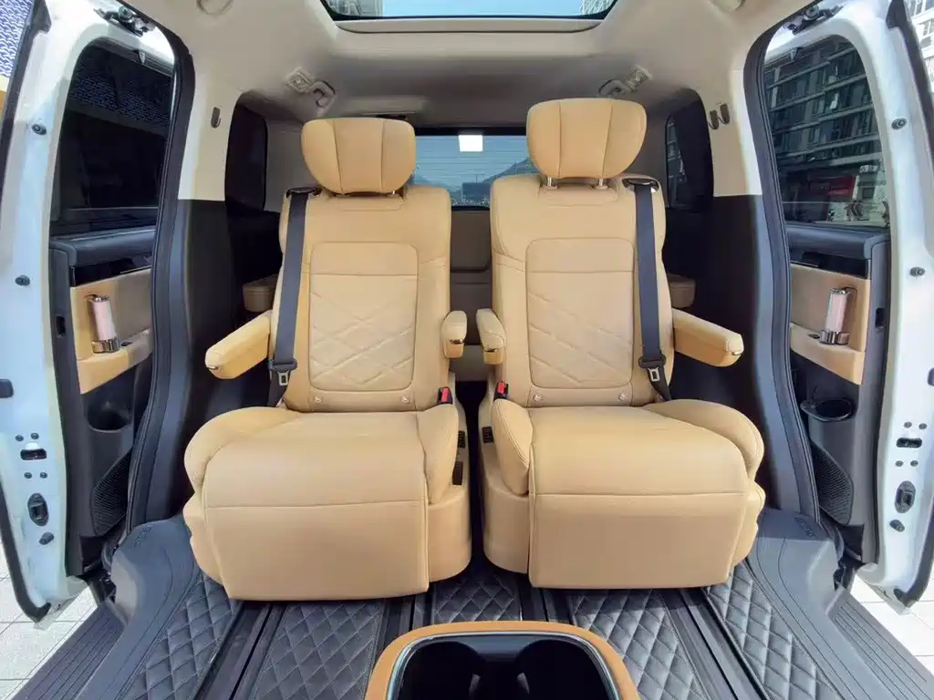 GAC Motor Trumpchi E8 PHEV — миниатюра 7