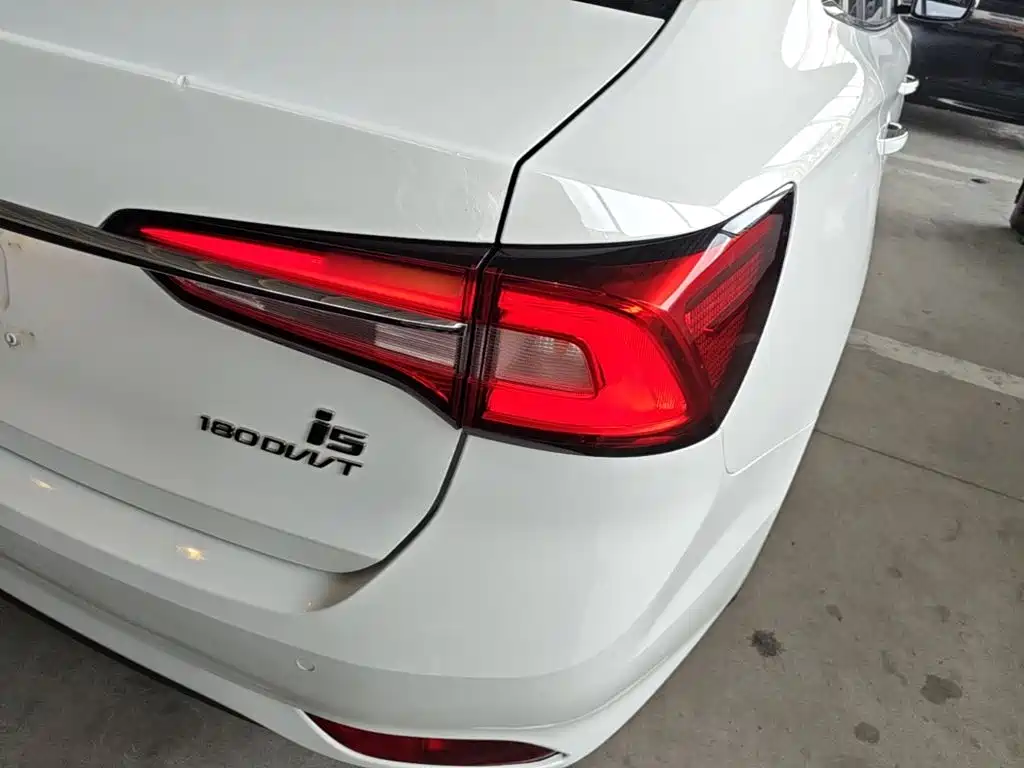 Roewe i5 — миниатюра 8
