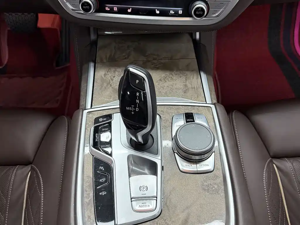 BMW 7 Series — миниатюра 14