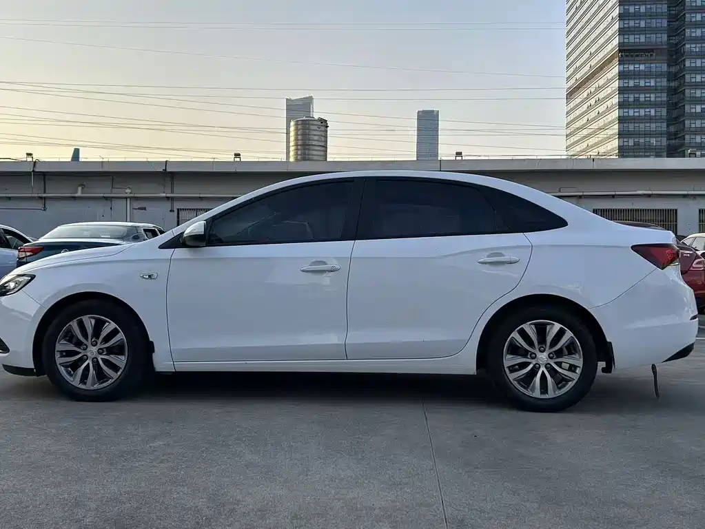 Buick Excelle — миниатюра 10