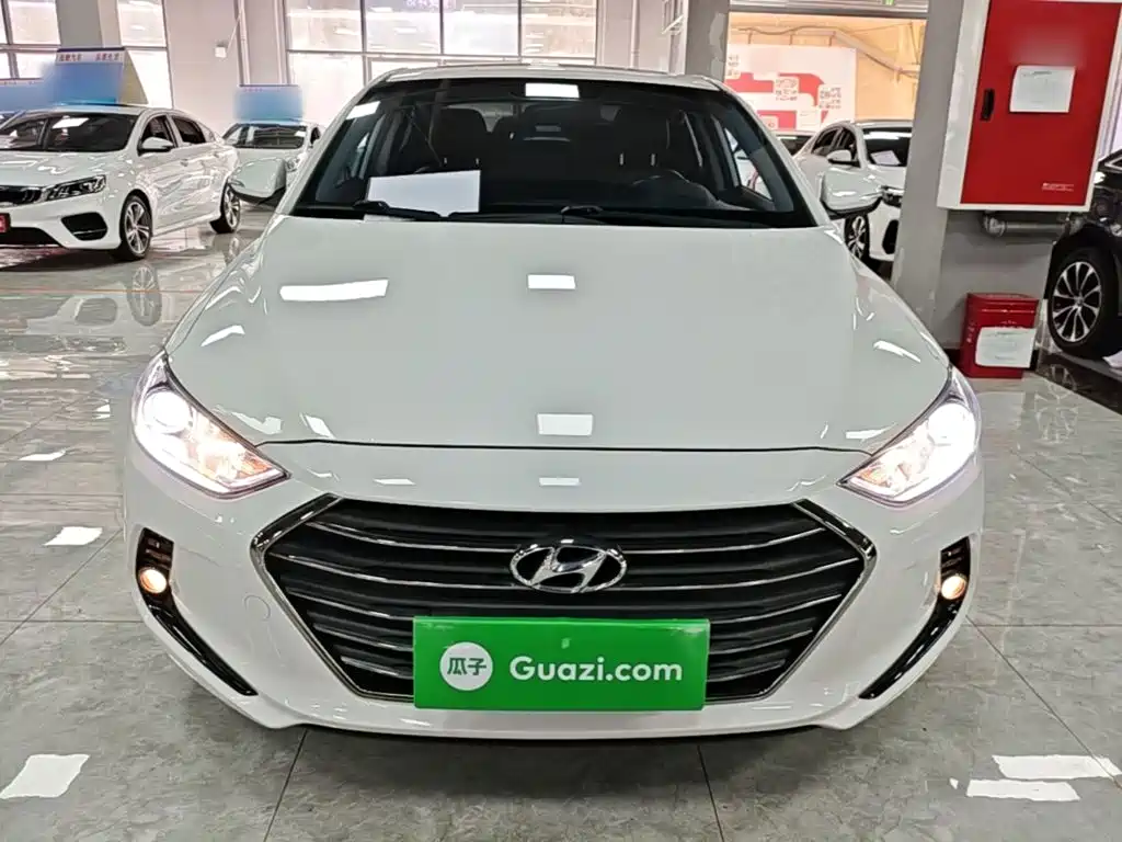 Hyundai Elantra — миниатюра 3