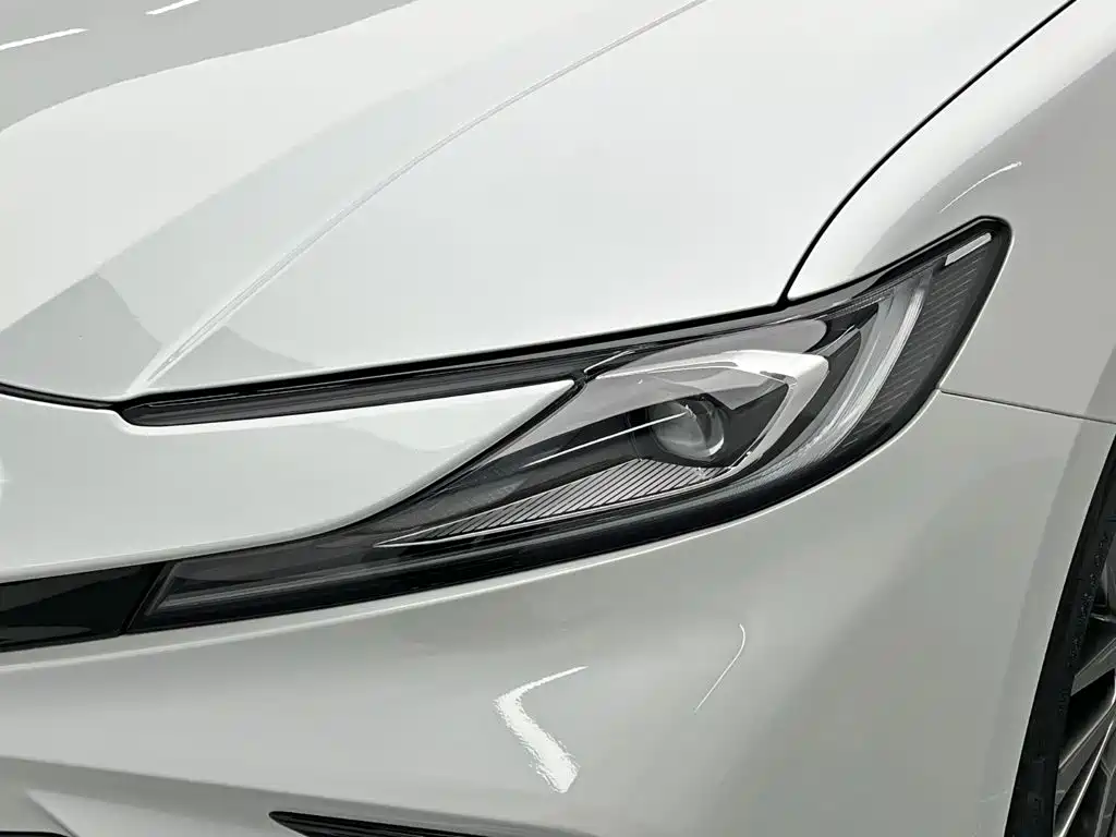 Toyota Camry — миниатюра 9