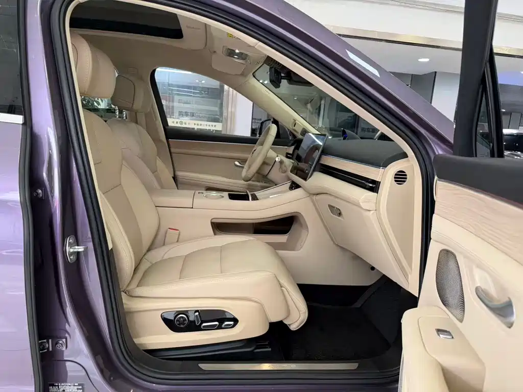 AITO ASK THE WORLD M5