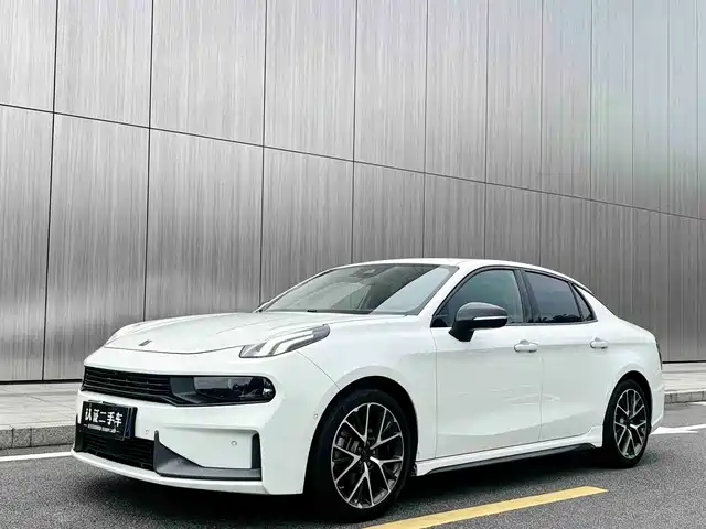 Lynk & Co 03