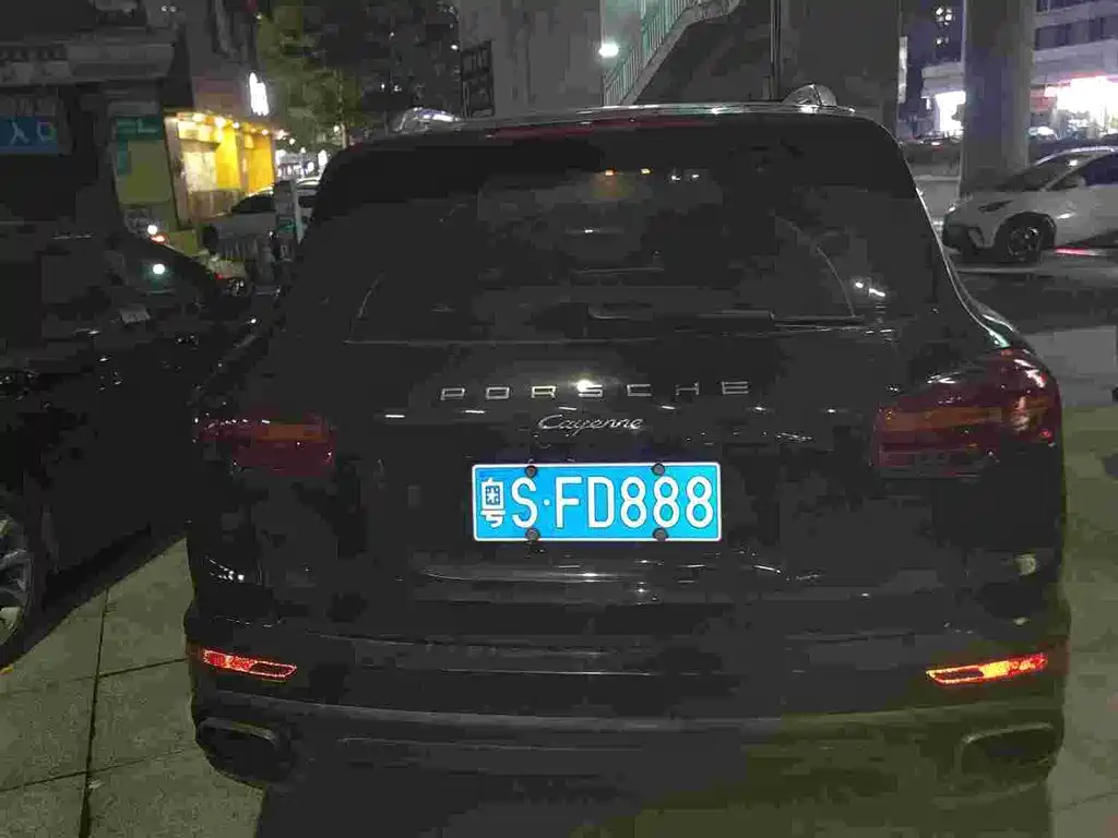 Porsche Cayenne — миниатюра 4