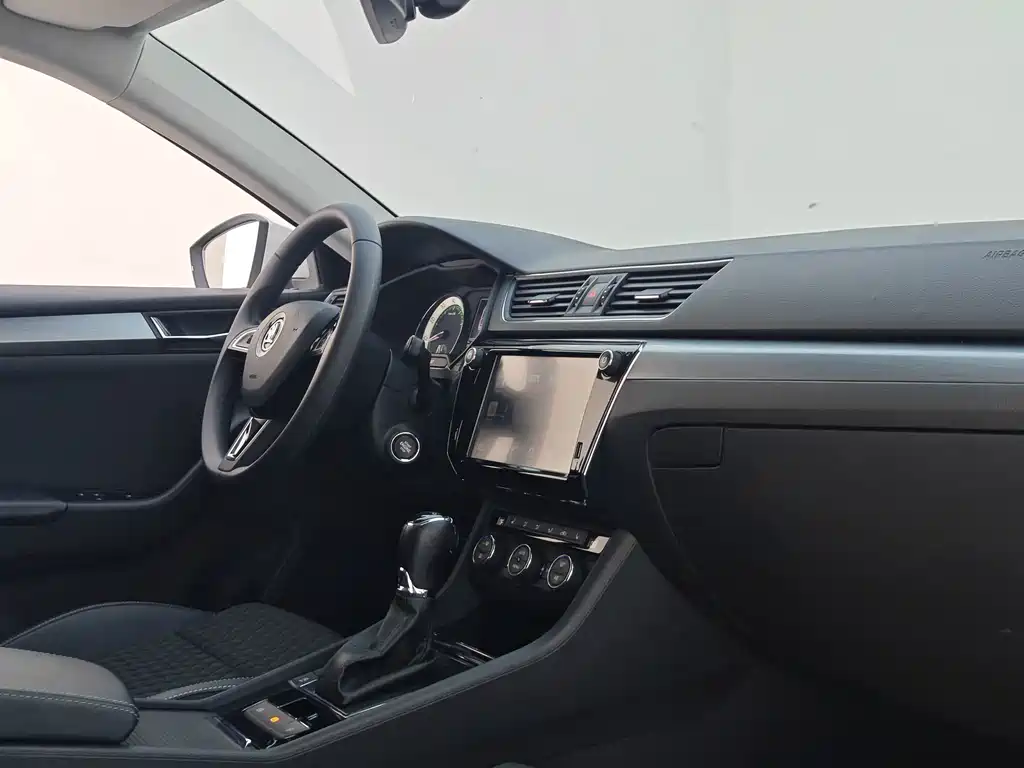 Skoda Superb — миниатюра 11