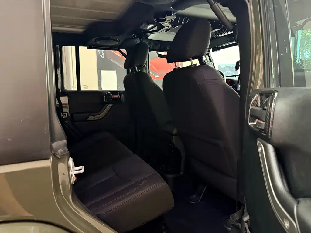 Jeep Wrangler — миниатюра 11