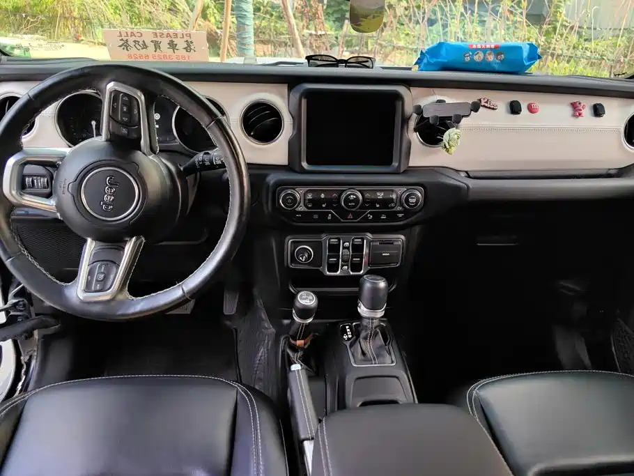 Jeep Wrangler PHEV — миниатюра 12