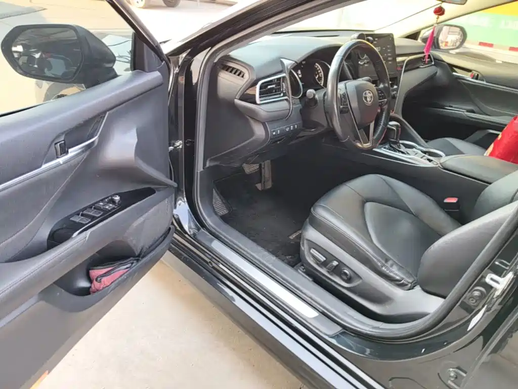 Toyota Camry — миниатюра 16